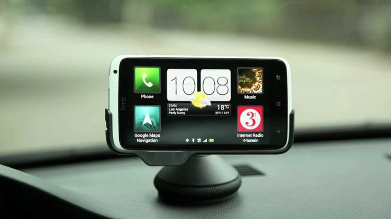 Aplikacje dla kierowców smartfon z Androidem w aucie