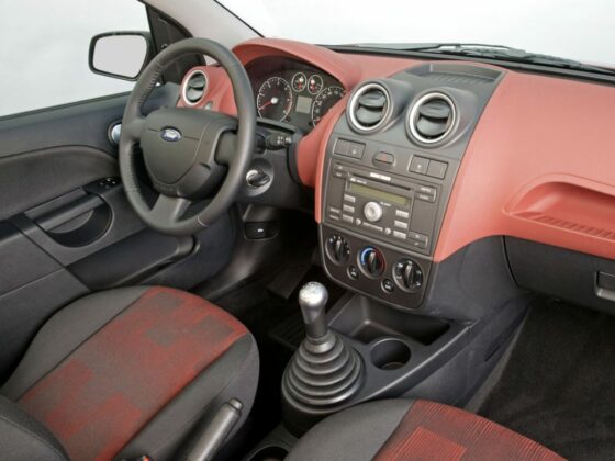 Ford Fiesta MK6 Wnętrze po liftingu